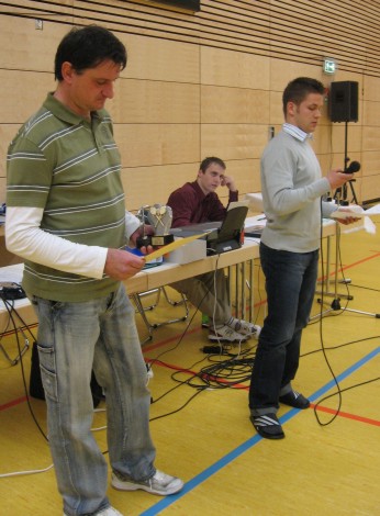 Frank und Thomas bitten zur Siegerehrung